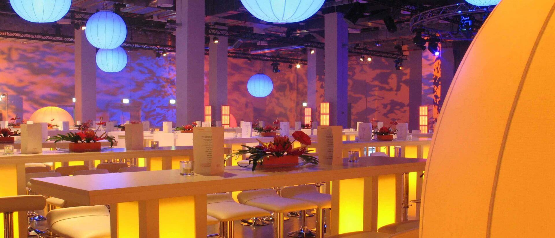 reef berlin dinner set up with seated bars