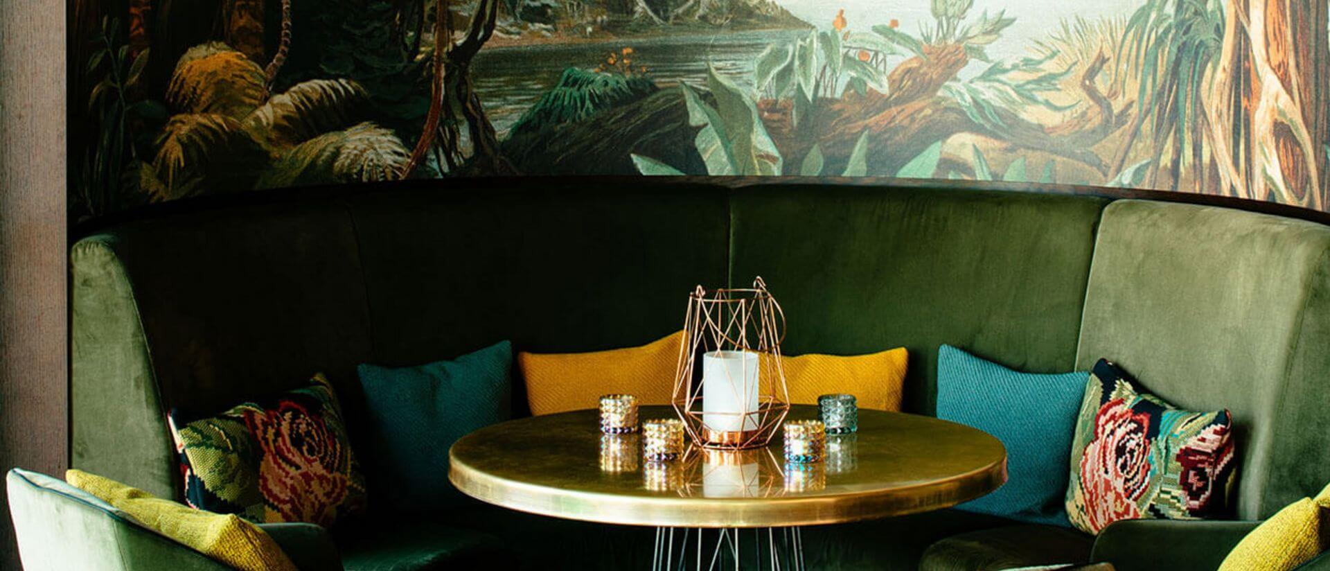 loft14 interior with round table lounge